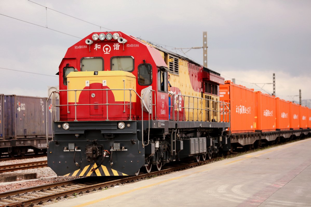 First fruit transportation train commences from Laos to China  