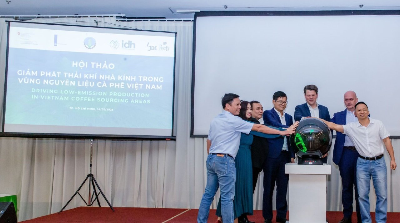 Vietnam entrusts IDH-JDE to design low-emission coffee landscape project worth €3.6M