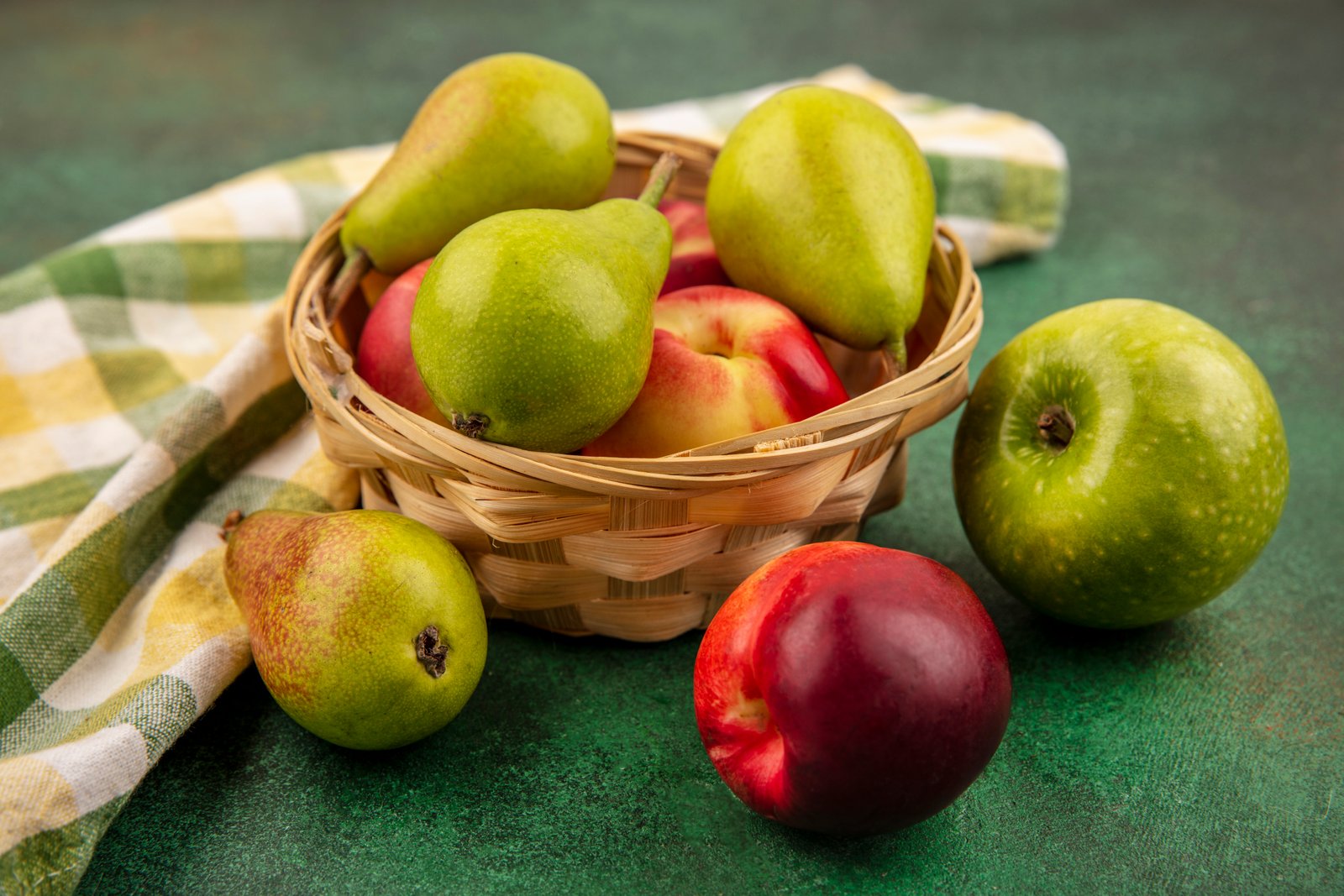 Australia releases ATMAC grant for pest control to boost fresh apple trade