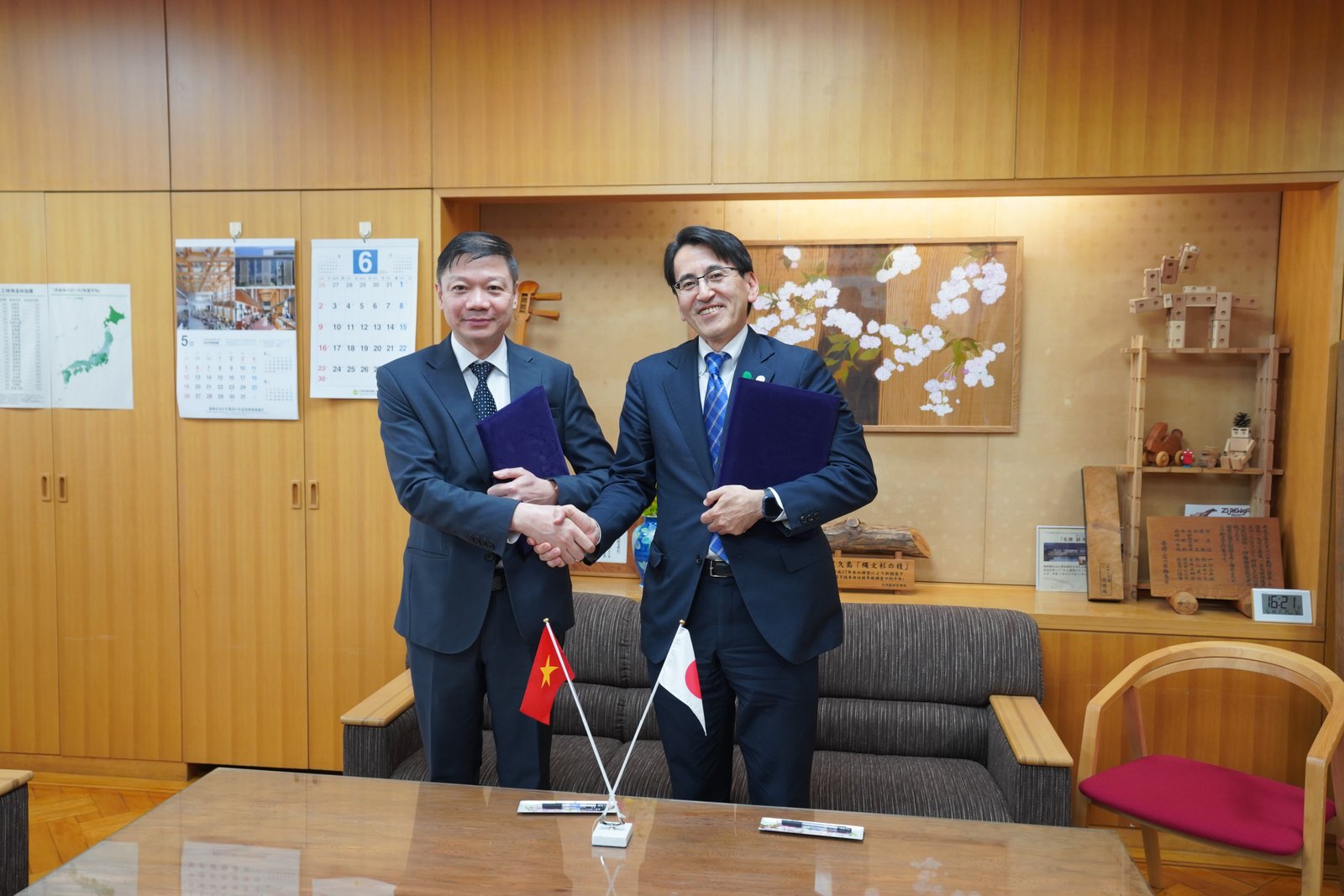Japan and Vietnam sign memorandum of cooperation to boost Forestry industry