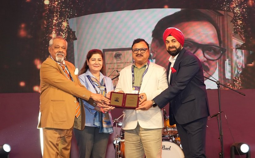 Ravindra Boratkar, Publisher, MM Activ Media, awarded Exemplary Leadership Award of Exhibition Industry