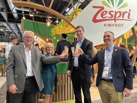 Sinclair &amp; Zespri launches innovative Compostable Fruit Label to revolutionize sustainable labeling